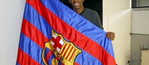 Dembélé signe son contrat au FC Barcelone