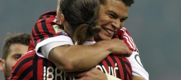 Ibrahimovic et Silva sous le maillot du Milan AC. Crédit photo : foot01.com Ibrahimovic et Silva sous le maillot du Milan AC. Crédit photo : foot01.com