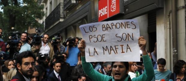 PSOE: protestas del 1 de octubre en la sede de Ferraz PSOE: protestas del 1 de octubre en la sede de Ferraz