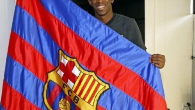 Dembélé signe son contrat au FC Barcelone