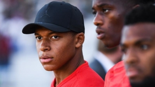 Le PSG négocie avec Monaco pour Mbappé