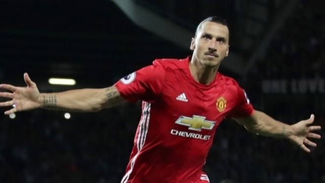 Zlatan Ibrahimovic jouera pour Manchester United durant la saison 2017-18, retour au club après une blessure au genou à fin de la saison dernière