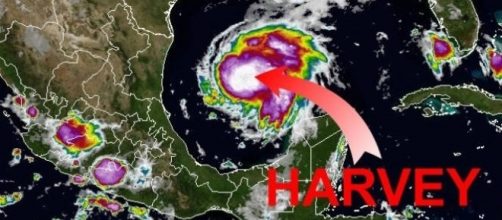 L'uragano Harvey si avvicina alle coste del Texas