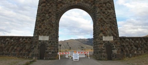 Yellowstone National Park closed during government shutdown. / [Image by Yellowstone National Park via Flickr, Public Domain]
