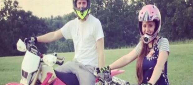 'Counting On' couple Joy-Anna Duggar and Austin Forsyth enjoys dirt biking / Photo via Hallo Celebrity , YouTube 'Counting On' couple Joy-Anna Duggar and Austin Forsyth enjoys dirt biking / Photo via Hallo Celebrity , YouTube