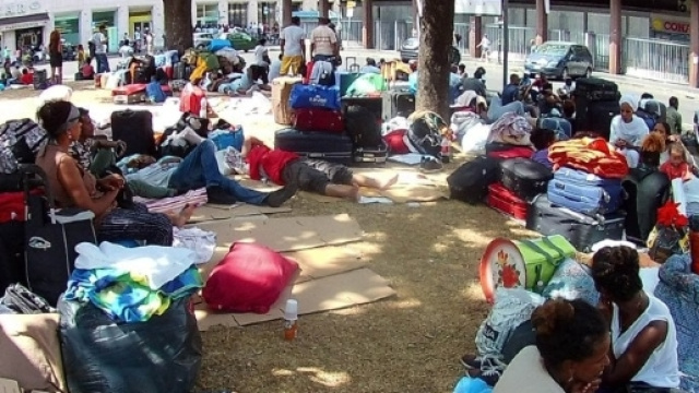 Roma, sgomberati da palazzo di via Curtatone: in 200 accampati in ... - repubblica.it