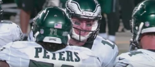 Carson Wentz threw two touchdowns in the Eagles' 38-31 win over Miami on Thursday night. [Image via NFL/YouTUbe]