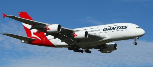 Australian airline Qantas is in the process of running a non-stop service from Sydney to either London or New York. [Image via Pixabay]