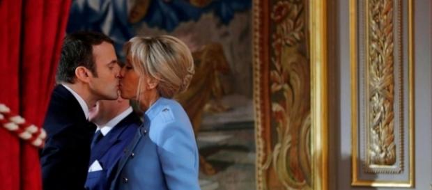 Brigitte Macron permettra-t-elle à son époux d'expliquer son programme autrement que par l'image ? Brigitte Macron permettra-t-elle à son époux d'expliquer son programme autrement que par l'image ?