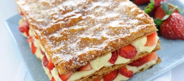 Torta millefoglie con fragole e crema - Grazia.it - grazia.it Torta millefoglie con fragole e crema - Grazia.it - grazia.it