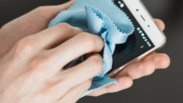 Lo schermo del tuo cellulare? Ha più batteri di un...wc | Il Mattino - ilmattino.it