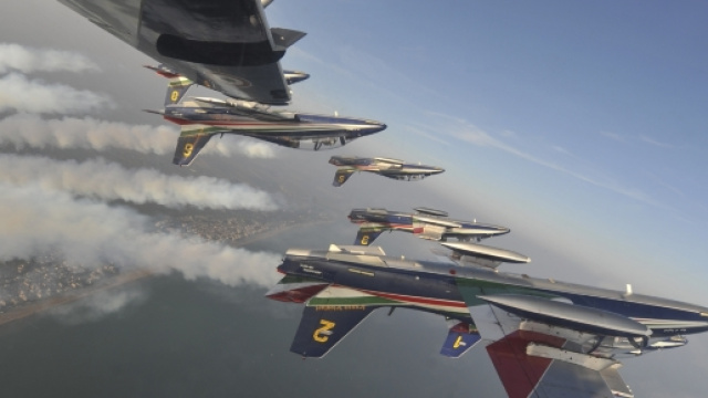 Una fase di volo delle Frecce Tricolori (Fonte: Aeronautica Militare Italiana)