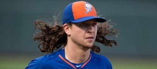 DeGrom running for the win. [Image via Wikimedia Commons]