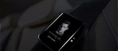 Samsung Gear S4 specs: Tizen 3.0 OS, digital assistant Bixby, wireless charging support- Huck's World/YouTube screenshot