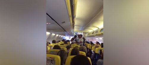 Volo Ryanair costretto all'atterraggio d'emergenza da un ubriaco