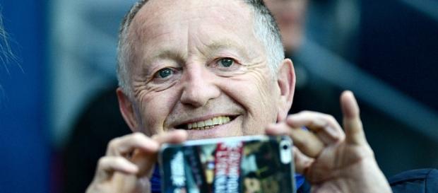 Aulas traite de "blaireau" un supporter lyonnais - football.fr Aulas traite de "blaireau" un supporter lyonnais - football.fr