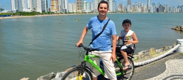 Fulvio Pacheco descobriu seu autismo através do filho Fulvio Pacheco descobriu seu autismo através do filho