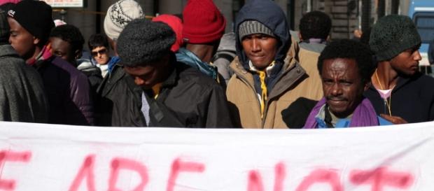 Roma: alcuni dei migranti presenti in piazza a protestare Roma: alcuni dei migranti presenti in piazza a protestare