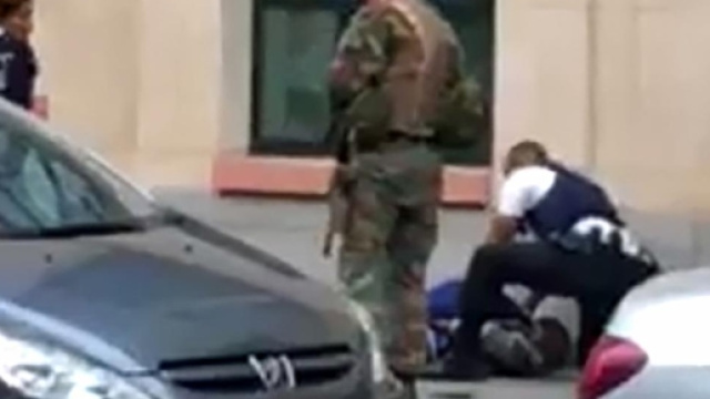 allarme terrorismo a bruxelles, feriti due poliziotti