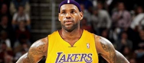 NBA executives believe LeBron James is still determined to leave Cleveland and join the Lakers next year. [Image via Flickr/Jameel Uddin]