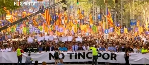500,000 marched in Barcelona on Saturday including King Felipe VI and heads of state [Image: YouTube/ HispanTV]