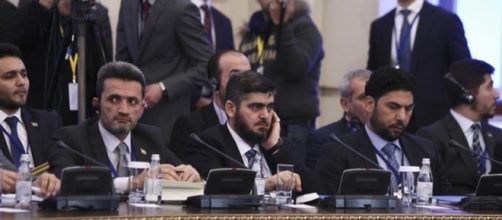 I rappresentanti dell'opposizione siriana in uno dei numerosi cicli di incontri ad Astana