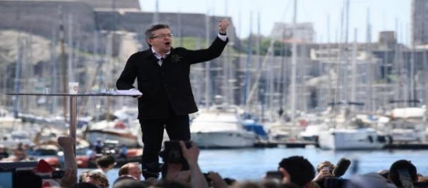 Jean-Luc Mélenchon en meeting à Marseille appelle les français à manifester le 23 septembre contre la Loi travail. Jean-Luc Mélenchon en meeting à Marseille appelle les français à manifester le 23 septembre contre la Loi travail.