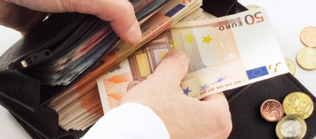 Settembre "nero" per le famiglie italiane di ritorno dalle ferie che affronteranno un forte rialzo dei prezzi. Settembre "nero" per le famiglie italiane di ritorno dalle ferie che affronteranno un forte rialzo dei prezzi.