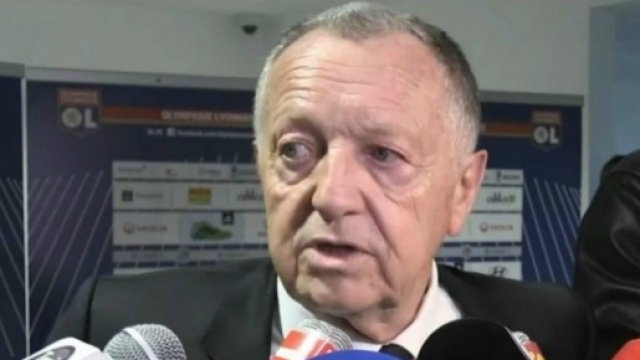EN VIDEO - Aulas f&eacute;licite ses joueurs et tacle l'Ajax ! - SFR Sport - sfr.fr