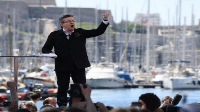 Jean-Luc Mélenchon en meeting à Marseille appelle les français à manifester le 23 septembre contre la Loi travail.