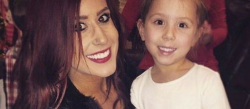 Chelsea Houska poses with daughter Aubree [Image via Instagram]