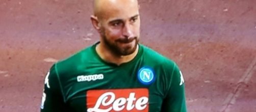 Pepe Reina al PSG? Il portiere azzurro avrebbe detto addio ai tifosi dopo Napoli-Atalanta.