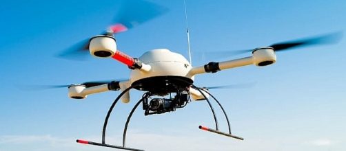 Un turista americano ha fatto volare un drone aggirando il divieto di volo sui cieli di Roma. Altro drone era 'sbarcato' a San Pietro.