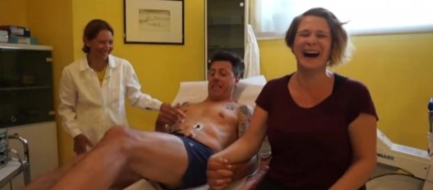 Gianmarco Pozzoli ha le contrazioni da parto Gianmarco Pozzoli ha le contrazioni da parto