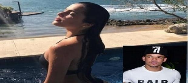 Jota observa sensualidade de Emilly Jota observa sensualidade de Emilly