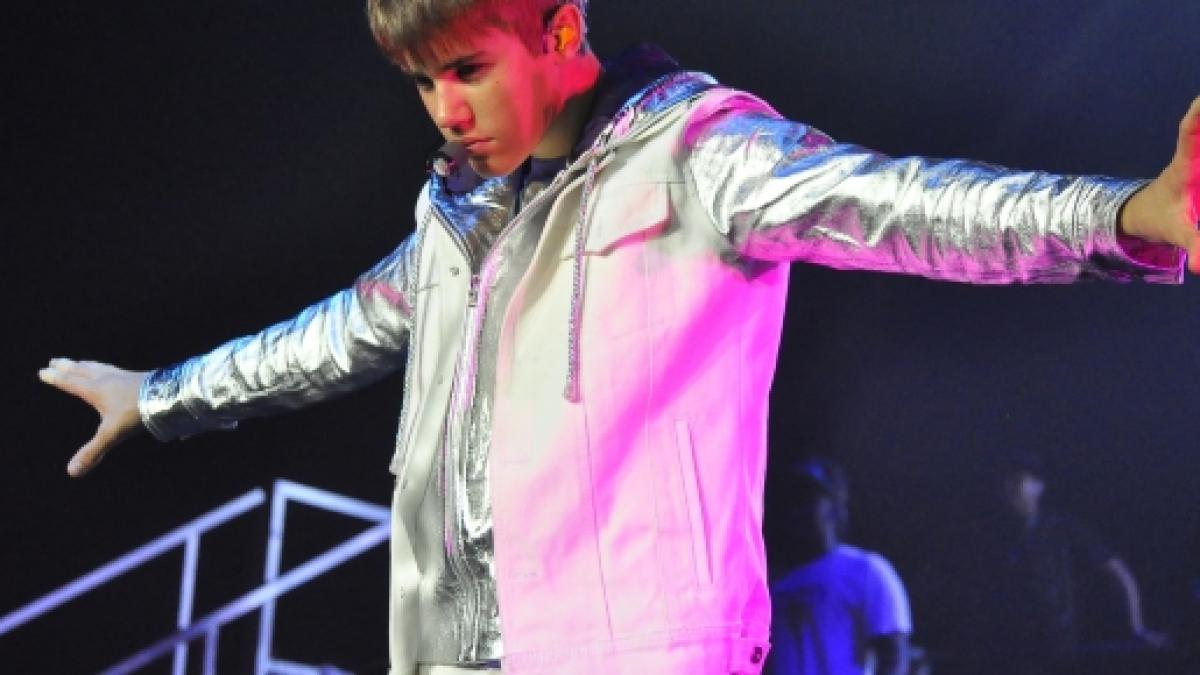 Justin Bieber Forgets Despacito Lyrics Luis Fonsi Defends Him