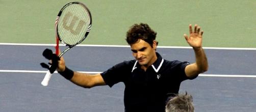 Roger Federer waiving, The Cosmopolitan of Las Vegas, https://commons.wikimedia.org/wiki/File:Roger_Federer_at_the_2010_US_Open_07.jpg