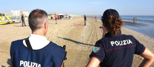 Stupro di Rimini, la polizia stringe il cerchio attorno a 15 nordafricani