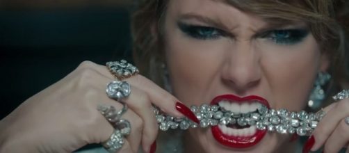 Taylor Swift in 'Look What You Made Me Do'. (image source: YouTube/TaylorSwiftVEVO)