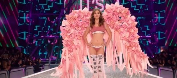 Fashion show / Photo via Bruno Mars, YouTube Fashion show / Photo via Bruno Mars, YouTube