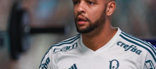 Felipe Melo treina sozinho na Academia de Futebol Felipe Melo treina sozinho na Academia de Futebol