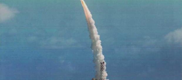 https://upload.wikimedia.org/wikipedia/commons/e/e5/Sprint_missile_maneuvering_after_launch.jpg https://upload.wikimedia.org/wikipedia/commons/e/e5/Sprint_missile_maneuvering_after_launch.jpg