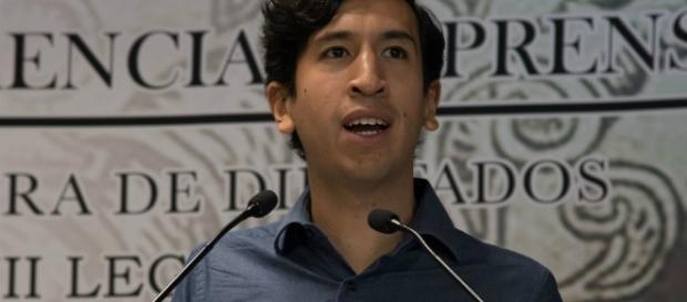 Kumamoto presenta su plan para quitar 2 mil mdp a partidos - animalpolitico.com Kumamoto presenta su plan para quitar 2 mil mdp a partidos - animalpolitico.com