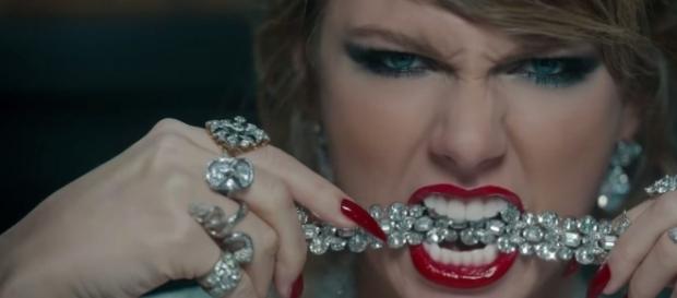 Taylor Swift in 'Look What You Made Me Do'. (image source: YouTube/TaylorSwiftVEVO) Taylor Swift in 'Look What You Made Me Do'. (image source: YouTube/TaylorSwiftVEVO)