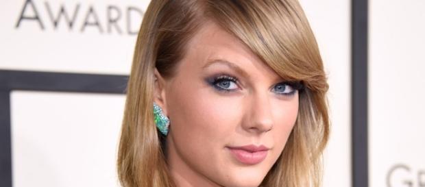 Taylor Swift Sends Sweet Note, Flowers to Fan for Graduation - Us ... - usmagazine.com Taylor Swift Sends Sweet Note, Flowers to Fan for Graduation - Us ... - usmagazine.com