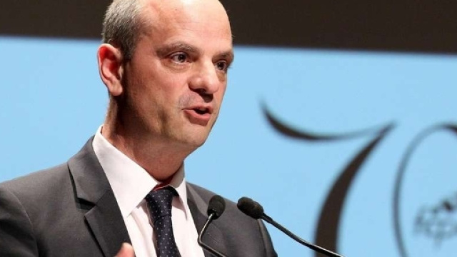 Enseignement : Blanquer veut "autoriser à nouveau le redoublement ... - sudouest.fr