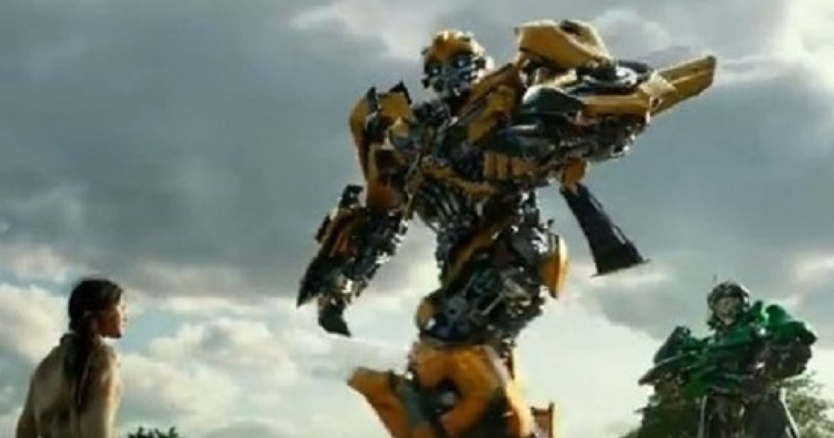 'Bumblebee' movie pic shows Hailee Steinfeld in full on throwback mode