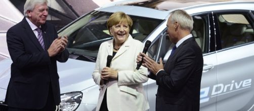 Carmakers Offer To Overhaul 5 Million Polluting Diesel Cars In Germany - sbdirtysouthsoccer.com