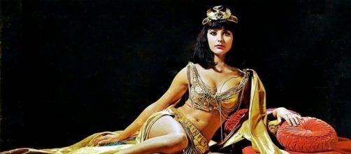 Cleopatra tuvo unos cuantos esposos... Y un primer amor.