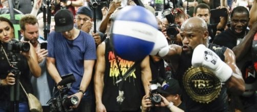 Floyd Mayweather durante il media day organizzato nella sua palestra a Las Vegas